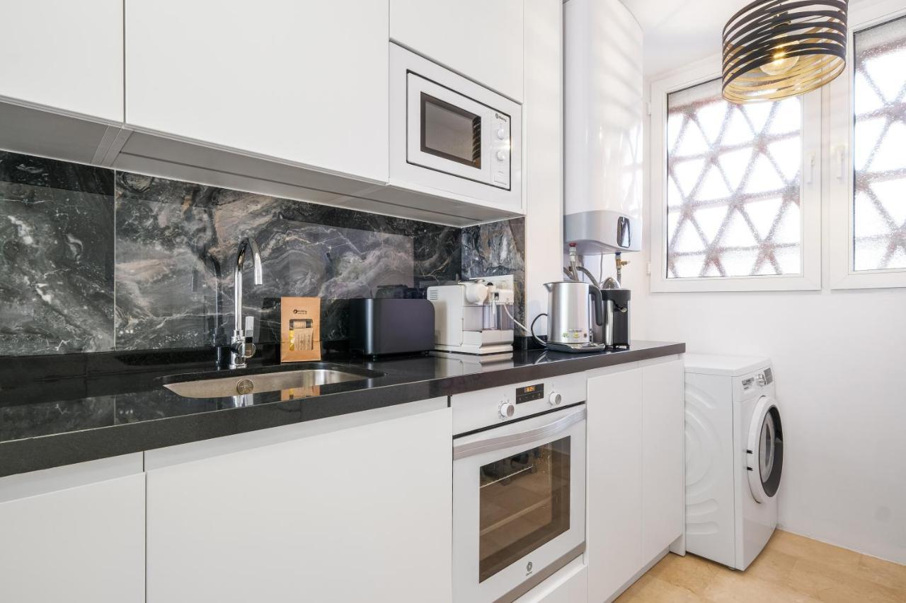 Apartment 300m To The !